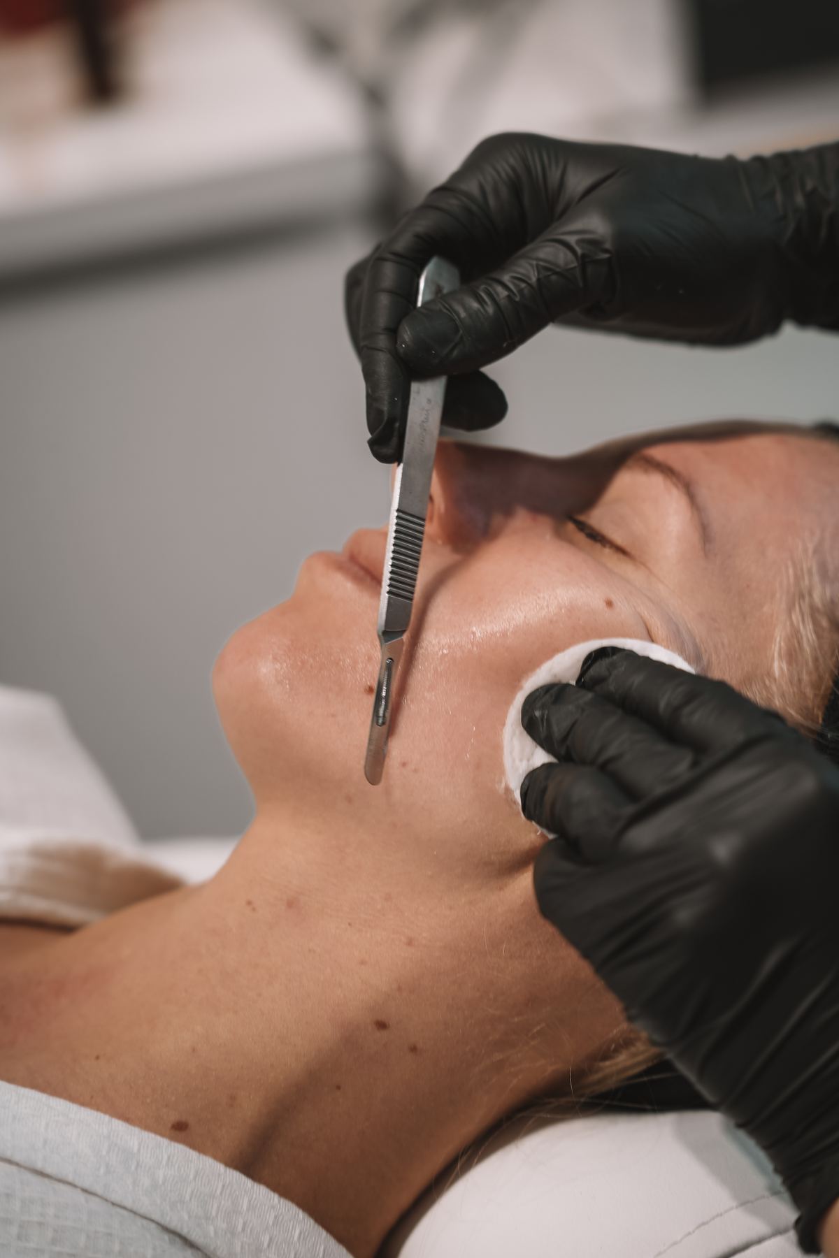 Protocolo facial en camilla